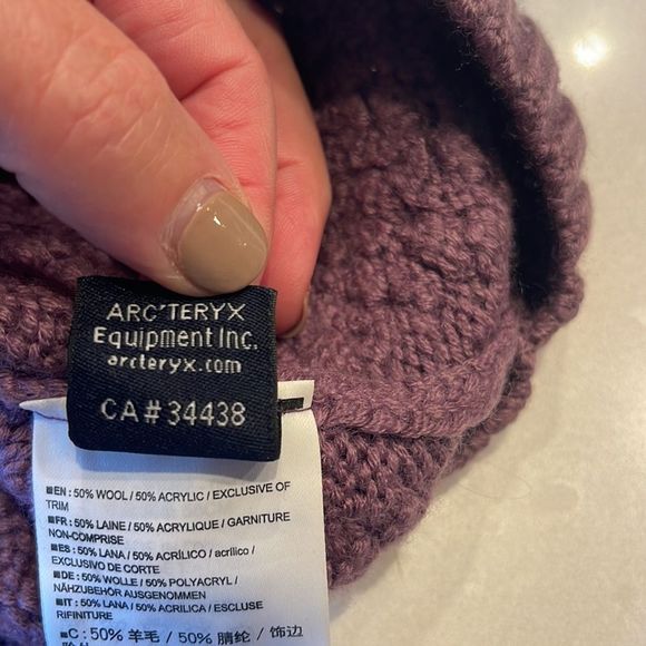 Arc’teryx hat excellent shape, lavender. - Picture 5 of 5